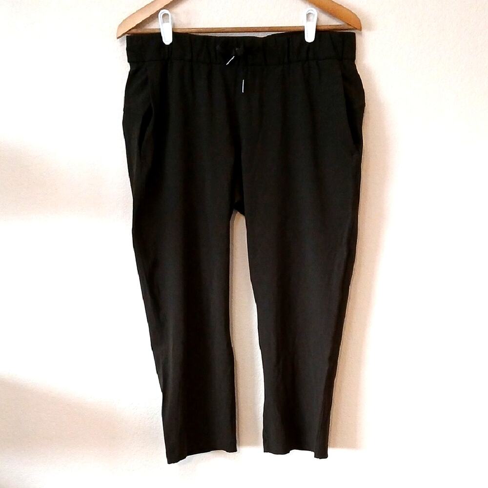 Lululemon Dark Green Cropped Athletic Pants Size 10